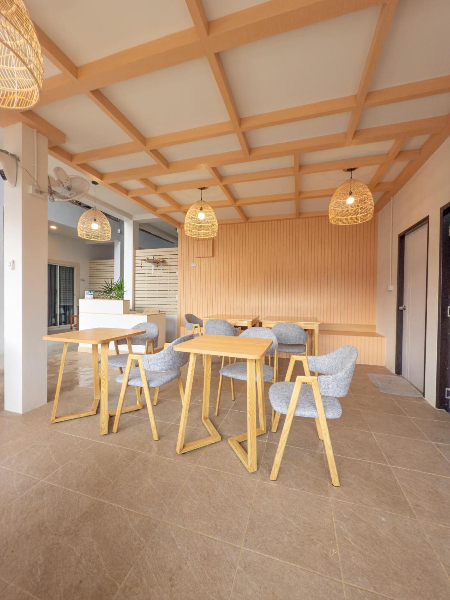 The Seathru Koh Larn Pattaya Exterior foto