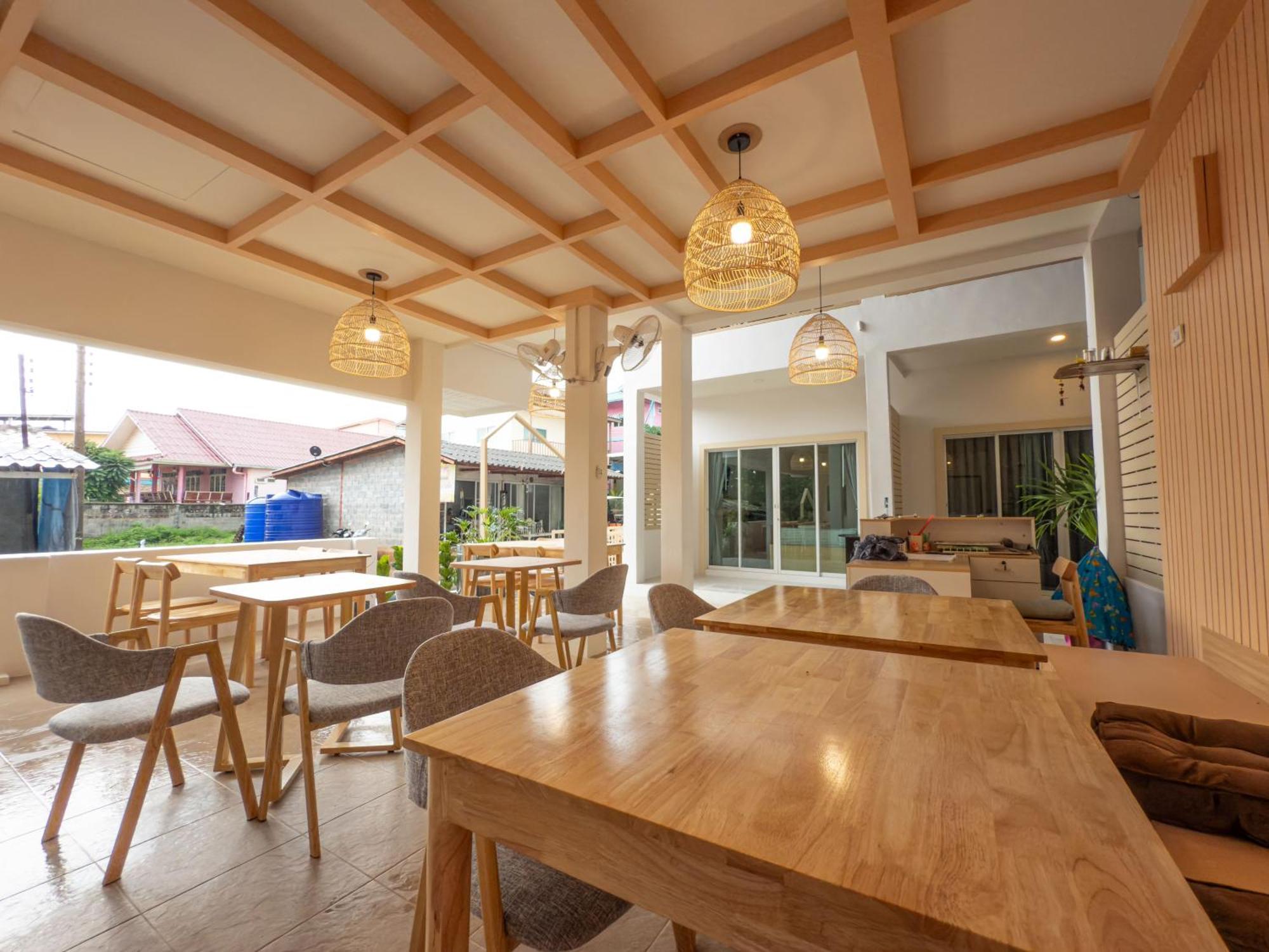 The Seathru Koh Larn Pattaya Exterior foto